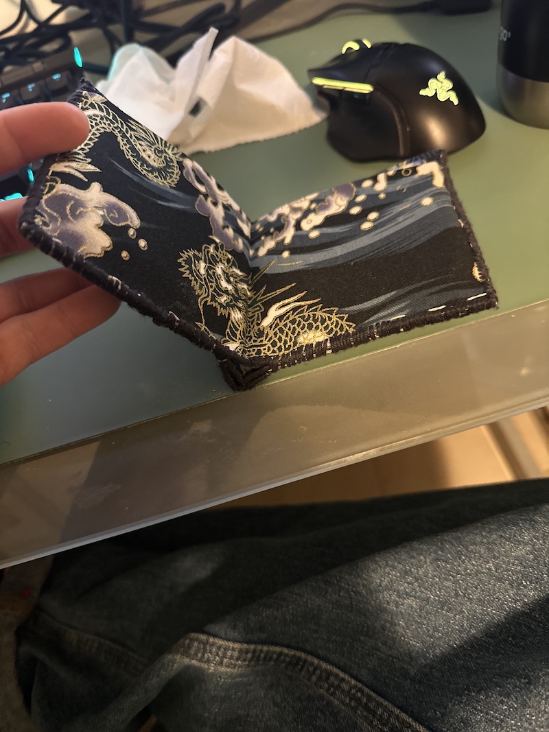The first wallet in loud fabric